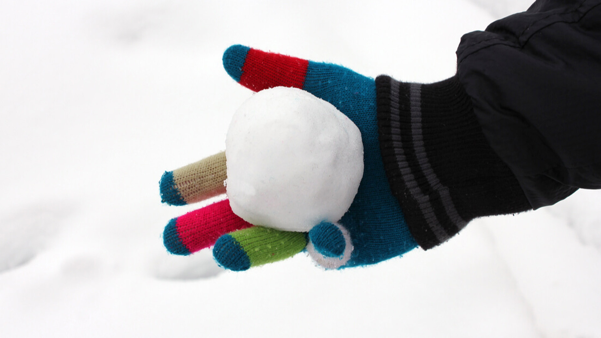 An image of a gloved hand with a snowball in it. Debt snowball: approach to debt management